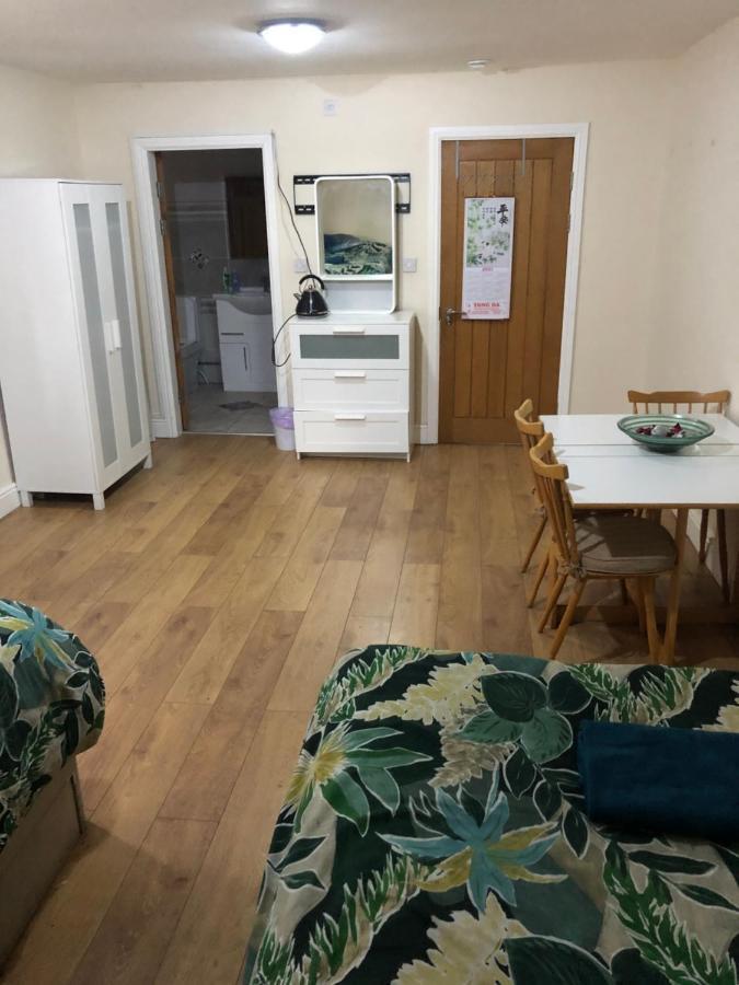 Big Room Rusholme With Tv And Private Bathroom-Parking&Wifi Манчестер Экстерьер фото